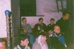 Gruppe mit dem Honinger im Hintergrund