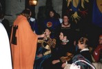Die Becher werden nach alter weidener Tradition vom Baron von Schwarzenstein (Hein-J�rgen Keppler) an das Brautpaar �berreicht
