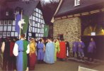 Die Reichsgardisten be�ugen die Delegationen aufmerksam
