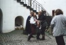 Hier k�mpfen zwei Recken im Burghof
